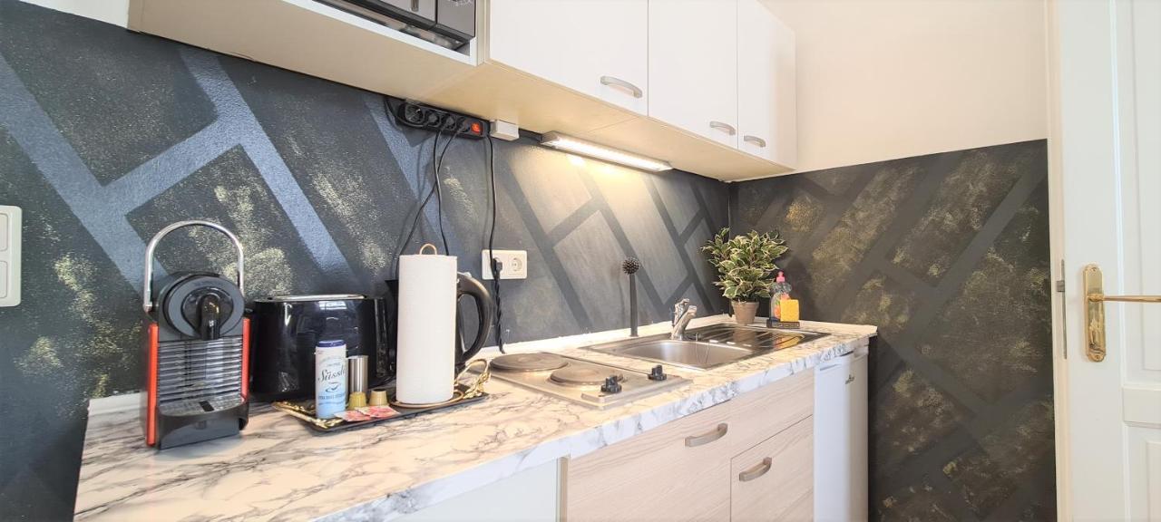 Wiener Buddha Style Flat With Inner Garden- Marzstrasse City Apartments Bagian luar foto